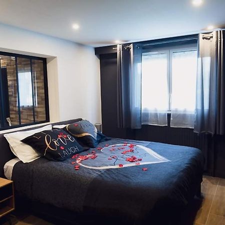 Charmante Residence De Tourisme Avec Jacuzzi Crecy-la-Chapelle ภายนอก รูปภาพ