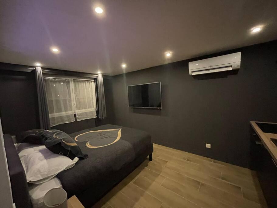 Charmante Residence De Tourisme Avec Jacuzzi Crecy-la-Chapelle ภายนอก รูปภาพ