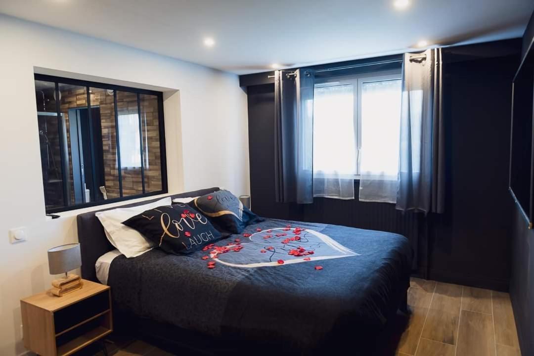 Charmante Residence De Tourisme Avec Jacuzzi Crecy-la-Chapelle ภายนอก รูปภาพ